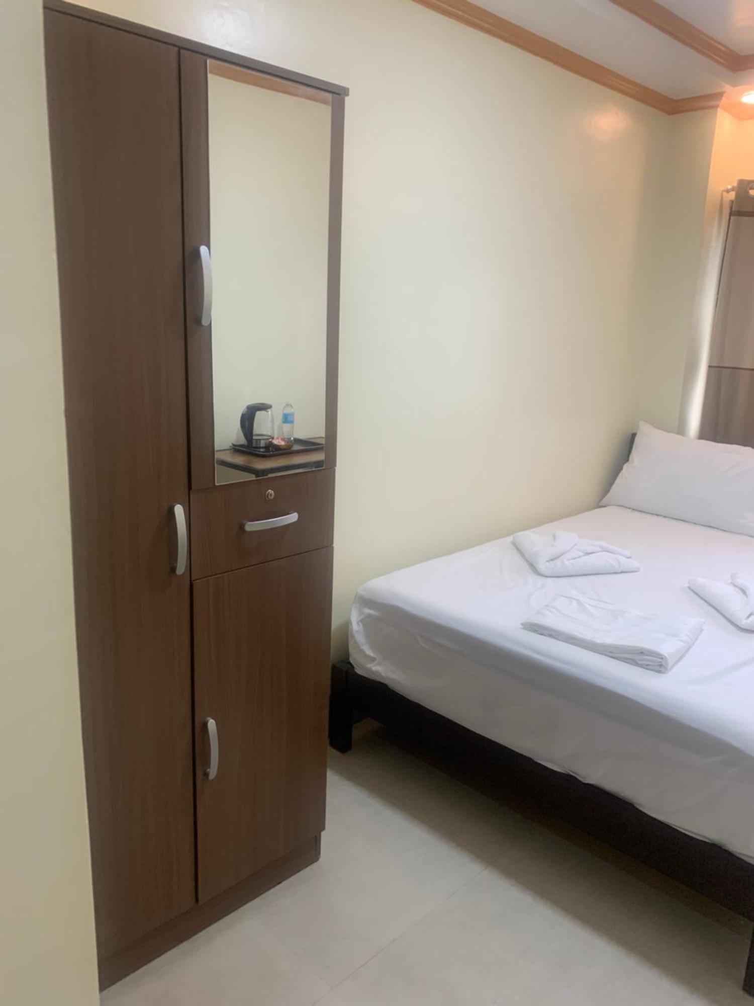Zl Travelers Inn Batuan Exteriör bild
